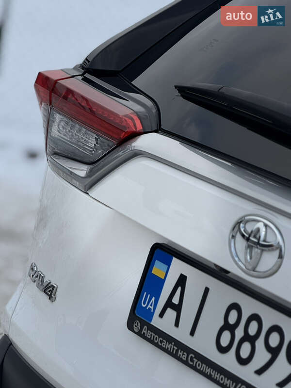 Позашляховик / Кросовер Toyota RAV4 2020 в Києві