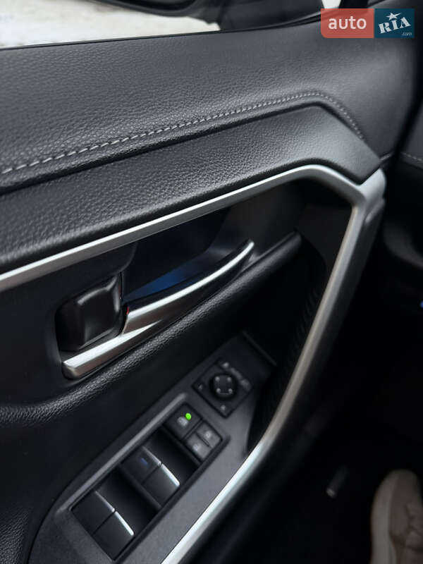 Позашляховик / Кросовер Toyota RAV4 2020 в Києві