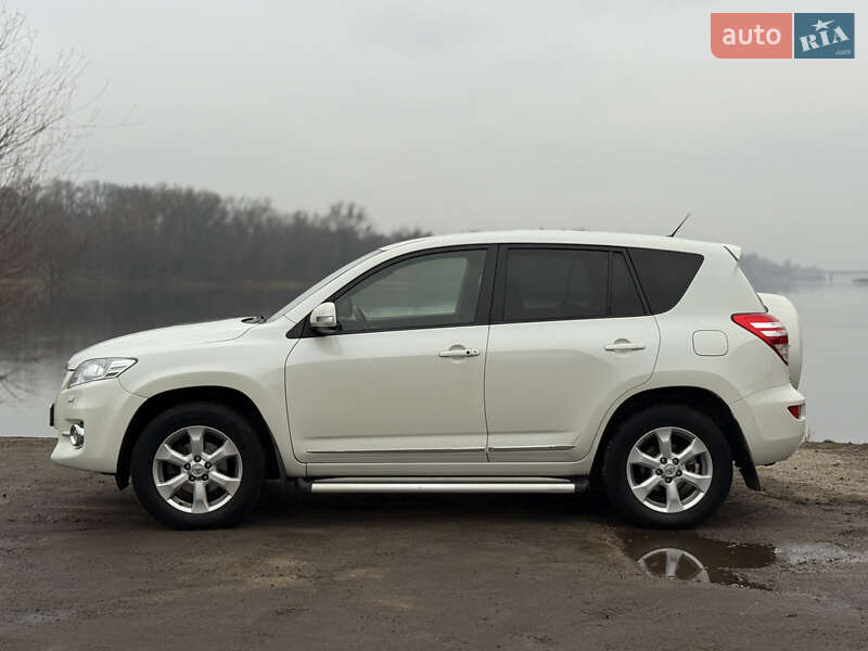 Позашляховик / Кросовер Toyota RAV4 2011 в Києві