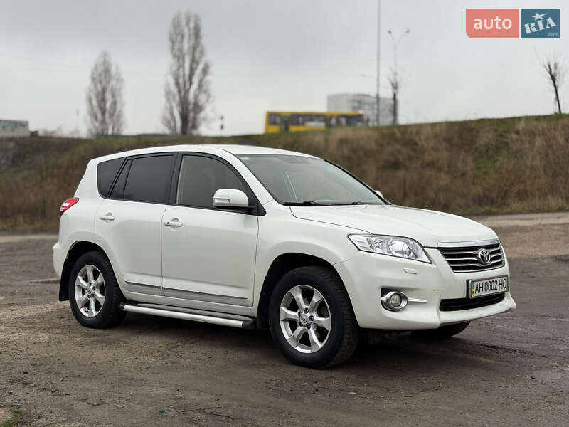 Позашляховик / Кросовер Toyota RAV4 2011 в Києві