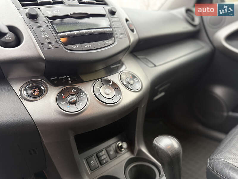 Позашляховик / Кросовер Toyota RAV4 2011 в Києві