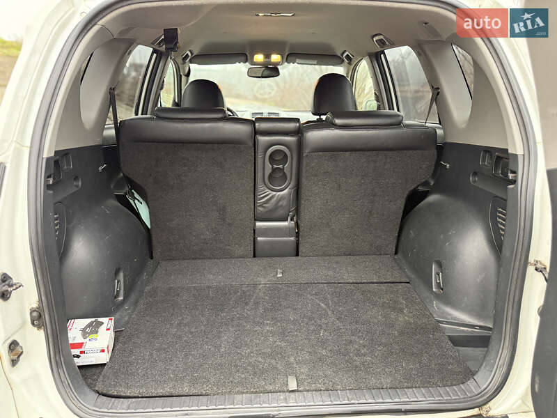 Позашляховик / Кросовер Toyota RAV4 2011 в Києві