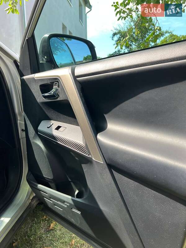 Внедорожник / Кроссовер Toyota RAV4 2015 в Шептицькому