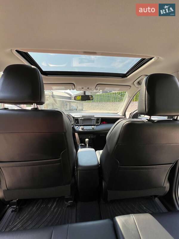 Внедорожник / Кроссовер Toyota RAV4 2015 в Шептицькому
