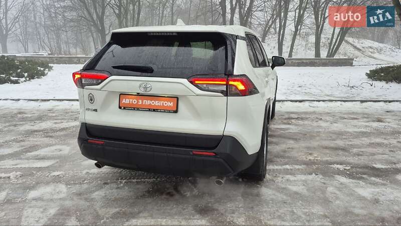 Позашляховик / Кросовер Toyota RAV4 2021 в Черкасах