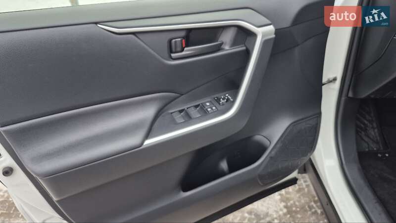 Позашляховик / Кросовер Toyota RAV4 2021 в Черкасах