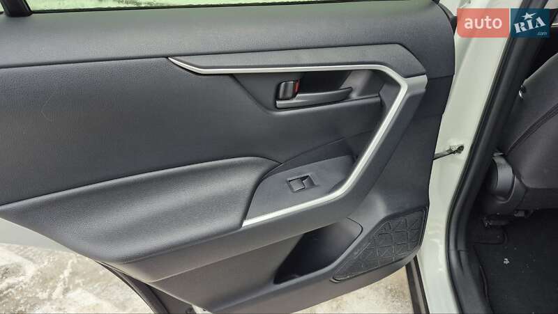 Позашляховик / Кросовер Toyota RAV4 2021 в Черкасах