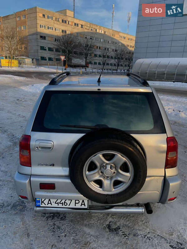 Внедорожник / Кроссовер Toyota RAV4 2001 в Киеве