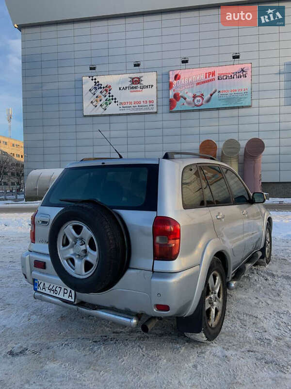 Внедорожник / Кроссовер Toyota RAV4 2001 в Киеве