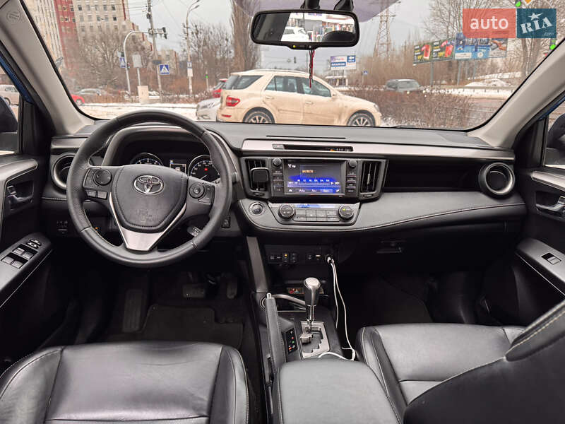 Внедорожник / Кроссовер Toyota RAV4 2016 в Киеве