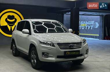 Внедорожник / Кроссовер Toyota RAV4 2012 в Черновцах