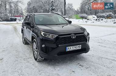 Внедорожник / Кроссовер Toyota RAV4 2019 в Киеве