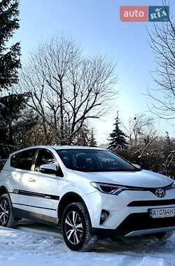 Позашляховик / Кросовер Toyota RAV4 2017 в Обухові