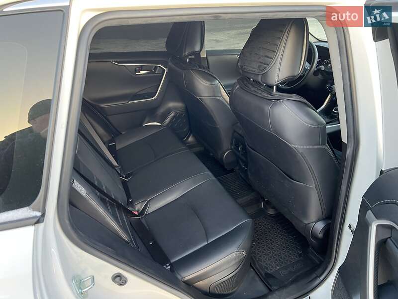 Внедорожник / Кроссовер Toyota RAV4 2021 в Киеве