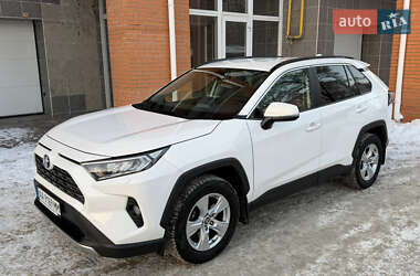 Внедорожник / Кроссовер Toyota RAV4 2019 в Киеве