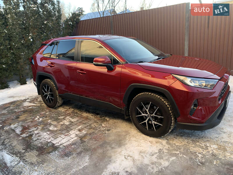 Внедорожник / Кроссовер Toyota RAV4 2019 в Киеве