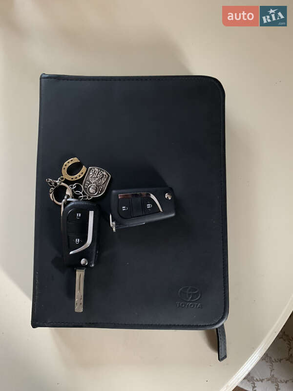 Внедорожник / Кроссовер Toyota RAV4 2019 в Киеве