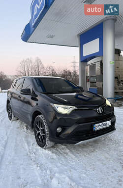 Внедорожник / Кроссовер Toyota RAV4 2017 в Хмельницком