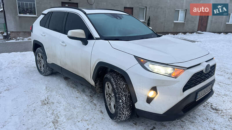 Внедорожник / Кроссовер Toyota RAV4 2020 в Мерефа