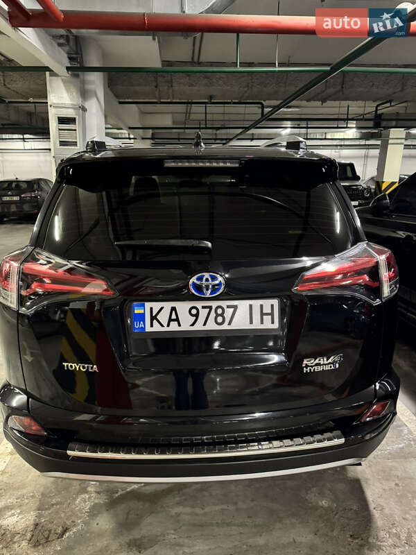 Внедорожник / Кроссовер Toyota RAV4 2017 в Киеве