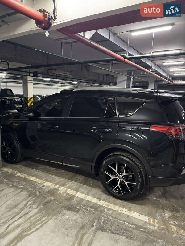 Внедорожник / Кроссовер Toyota RAV4 2017 в Киеве