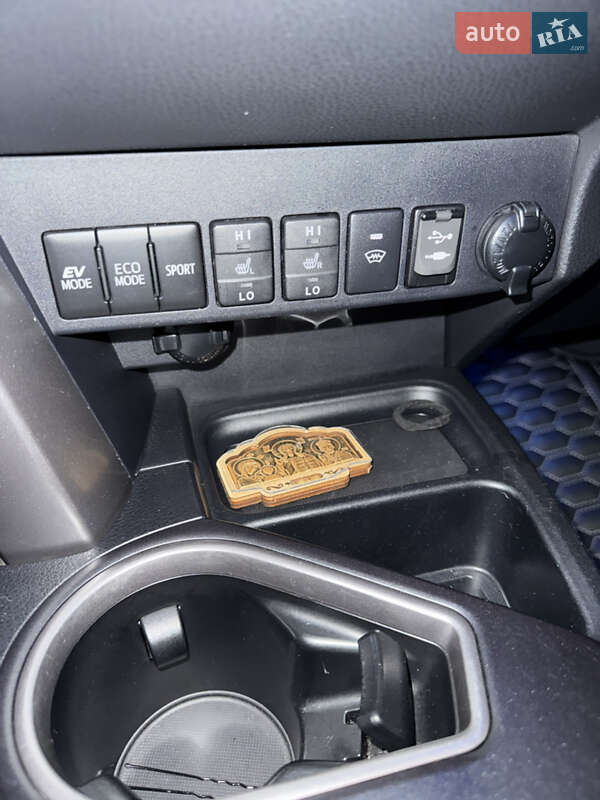 Внедорожник / Кроссовер Toyota RAV4 2017 в Киеве