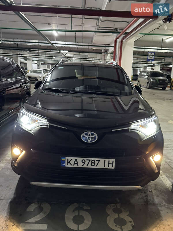 Внедорожник / Кроссовер Toyota RAV4 2017 в Киеве