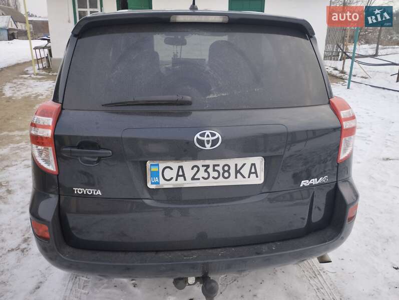 Позашляховик / Кросовер Toyota RAV4 2011 в Золотоноші