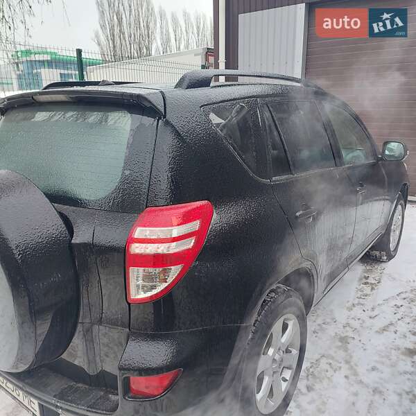 Внедорожник / Кроссовер Toyota RAV4 2011 в Киеве