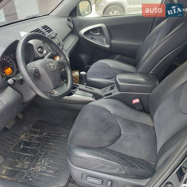 Внедорожник / Кроссовер Toyota RAV4 2011 в Киеве