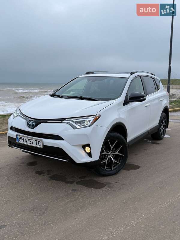 Внедорожник / Кроссовер Toyota RAV4 2017 в Одессе
