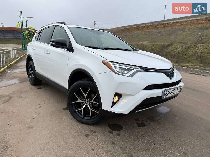 Внедорожник / Кроссовер Toyota RAV4 2017 в Одессе