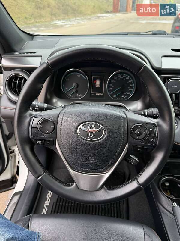Внедорожник / Кроссовер Toyota RAV4 2017 в Одессе