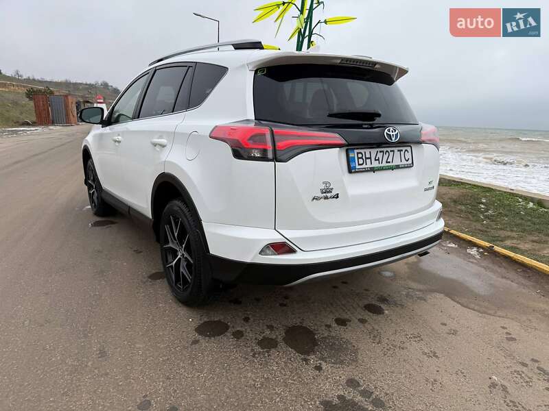 Внедорожник / Кроссовер Toyota RAV4 2017 в Одессе
