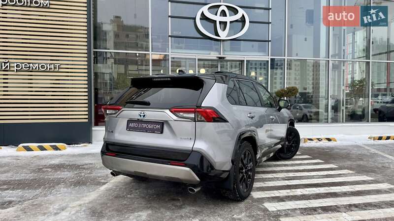 Внедорожник / Кроссовер Toyota RAV4 2024 в Чернигове