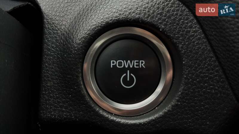 Внедорожник / Кроссовер Toyota RAV4 2024 в Чернигове