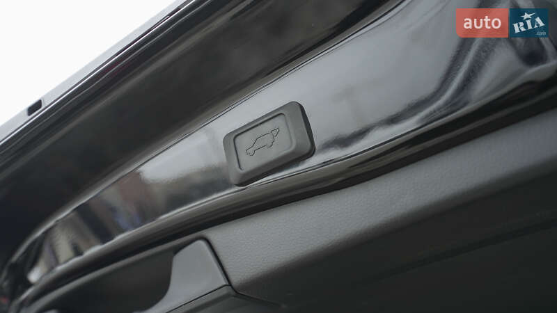 Внедорожник / Кроссовер Toyota RAV4 2024 в Львове