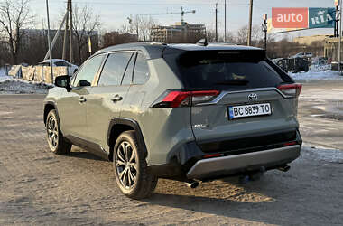 Внедорожник / Кроссовер Toyota RAV4 2021 в Винниках