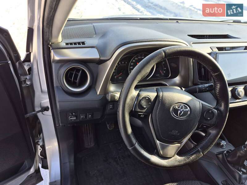 Внедорожник / Кроссовер Toyota RAV4 2013 в Ивано-Франковске