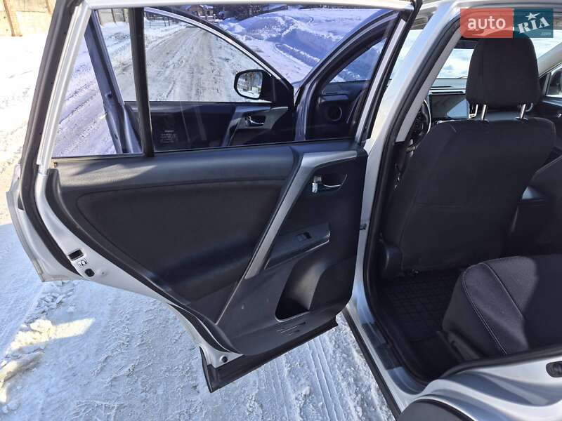 Внедорожник / Кроссовер Toyota RAV4 2013 в Ивано-Франковске