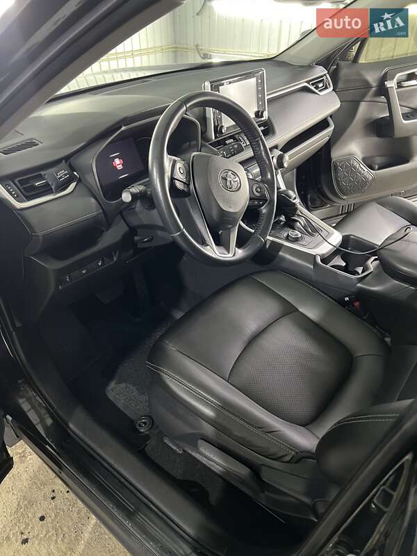 Внедорожник / Кроссовер Toyota RAV4 2019 в Тернополе
