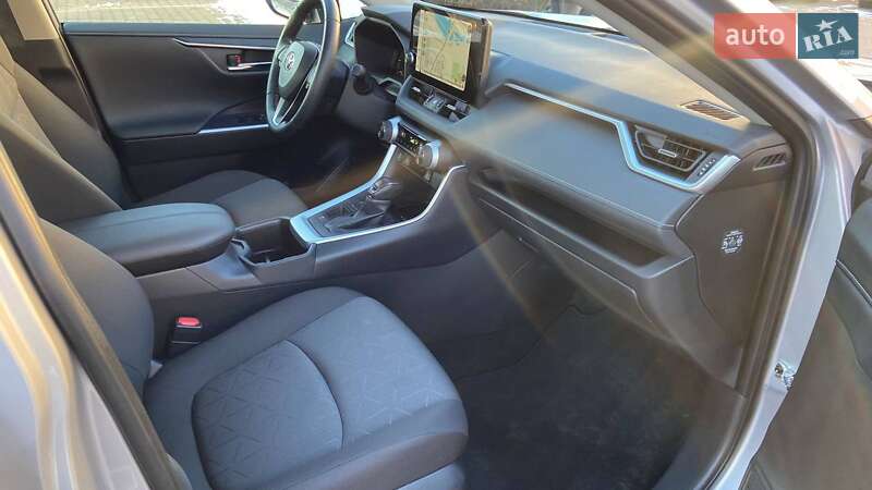 Внедорожник / Кроссовер Toyota RAV4 2024 в Хмельницком