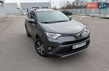 Позашляховик / Кросовер Toyota RAV4 2017 в Дніпрі