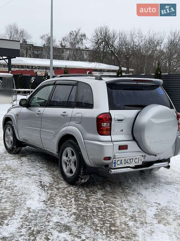 Внедорожник / Кроссовер Toyota RAV4 2001 в Черкассах