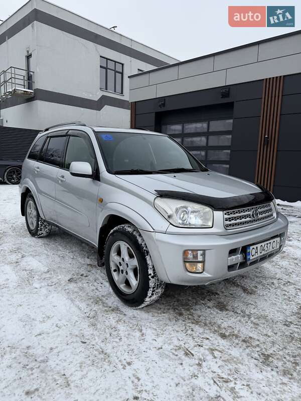 Внедорожник / Кроссовер Toyota RAV4 2001 в Черкассах