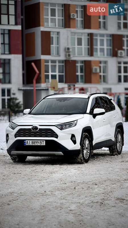 Внедорожник / Кроссовер Toyota RAV4 2020 в Киеве