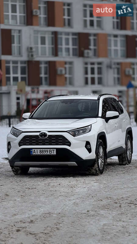 Внедорожник / Кроссовер Toyota RAV4 2020 в Киеве