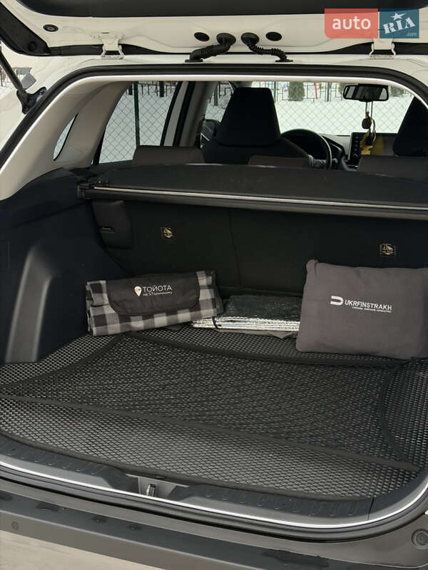 Внедорожник / Кроссовер Toyota RAV4 2020 в Киеве