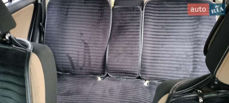 Позашляховик / Кросовер Toyota RAV4 2017 в Дніпрі