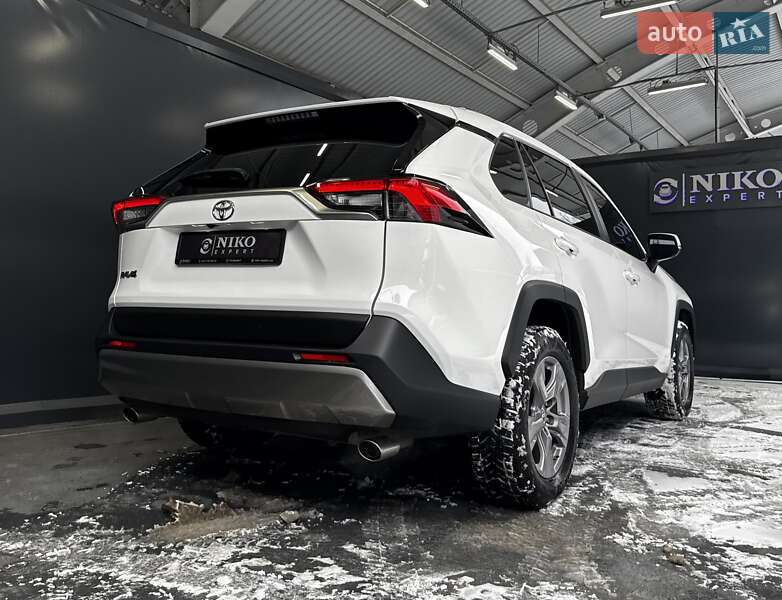 Внедорожник / Кроссовер Toyota RAV4 2022 в Киеве